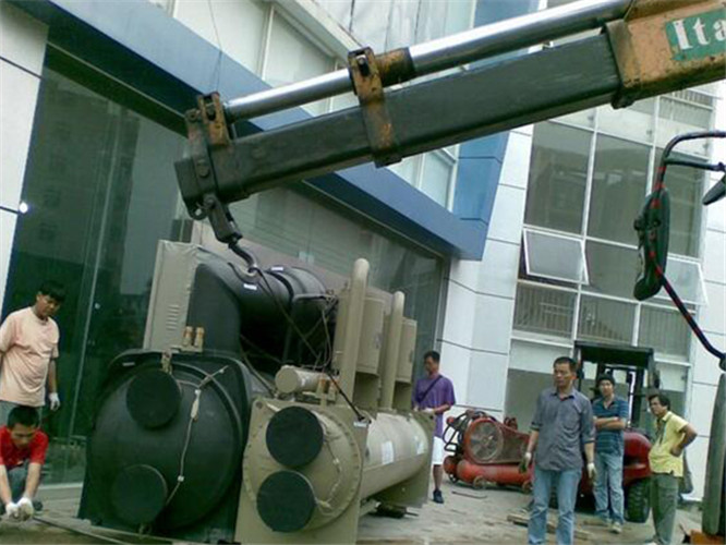 彭阳县随车吊和汽车吊的核心区别是什么？哪种更省钱？